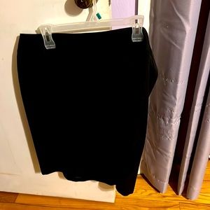 Black crepe Jones New York skirt 16 petite